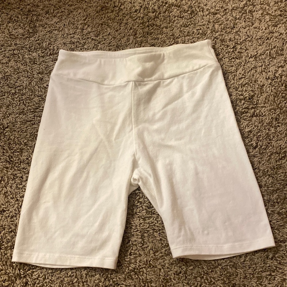 FOREVER21 White biker shorts